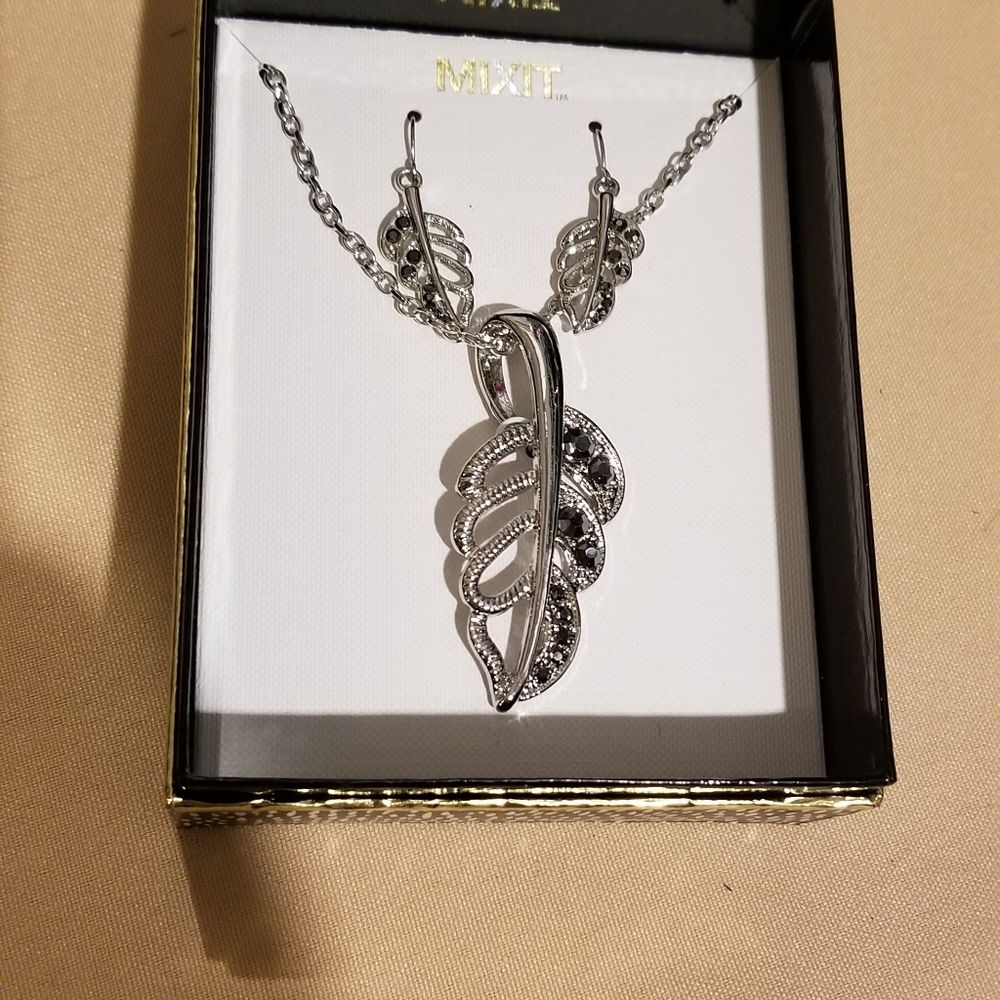Necklace set - Picture 5 of 16